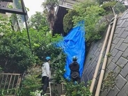 藤沢の住宅街で土砂崩れ　のり面が高さ10メートル、幅5メートル