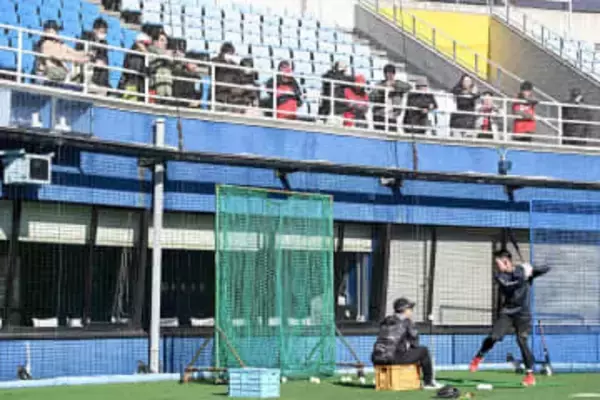 横須賀スタジアム　広島・秋山翔吾選手、地元で自主トレ公開　日米通算1832安打のスター間近にファン感動 　
