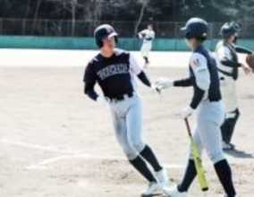 横浜高、4番川上が2ラン　昨夏も出場「同じ甲子園でも景色が違うと思う」　近大付と練習試合