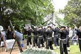 「横須賀・馬門山海軍墓地で墓前祭　遺族や海上自衛隊、地域住民ら参列　戦没者悼む「平和への道を毅然として進む」」の画像1