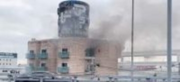 横浜の廃ホテルで火事、第3京浜道路・港北IC近く　けが人なし