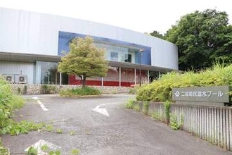 老朽化で廃止のプール、ウニ養殖に活用へ　二宮町で企業が実証実験　磯焼けで駆除、飼料は未利用野菜