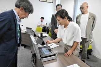 神奈川・開成町が町議対象に電子投票の実演会　来春、神奈川では四半世紀ぶり導入へ