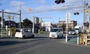 ピーク時は1時間当たり18分遮断…　JR横浜線の「改良すべき踏切道」、立体交差化へ着手