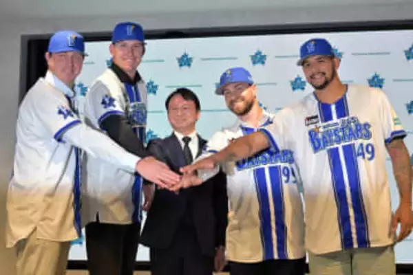 【DeNA】新外国人4選手が入団会見　ヒュンメル、強みは出塁率「勝ちに貢献できる選手に」