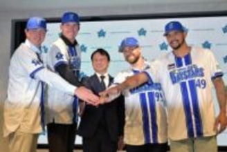 【DeNA】新外国人4選手が入団会見　ヒュンメル、強みは出塁率「勝ちに貢献できる選手に」
