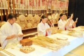 「健やかな1年に」鎌倉・鶴岡八幡宮で「破魔矢」づくり大詰め、新年へ準備進む
