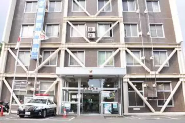 横浜・戸塚の景品交換所で男が拳銃のようなもの突きつける　「金を出せ」と脅すも、金品奪わず徒歩で逃げる