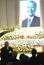 村山元首相お別れの会で「筆舌尽くせぬ実績」　内閣支えた河野洋平氏が式辞