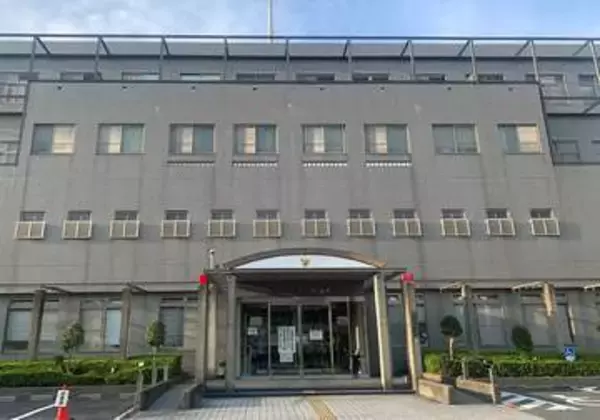 平塚署に男が侵入、液体まき署員6人救急搬送　建造物侵入の疑いで現行犯逮捕