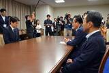 「【横浜市長パワハラ問題】自公立の3市議団が辞職申し入れ　山中氏「進むべき道考える」」の画像1