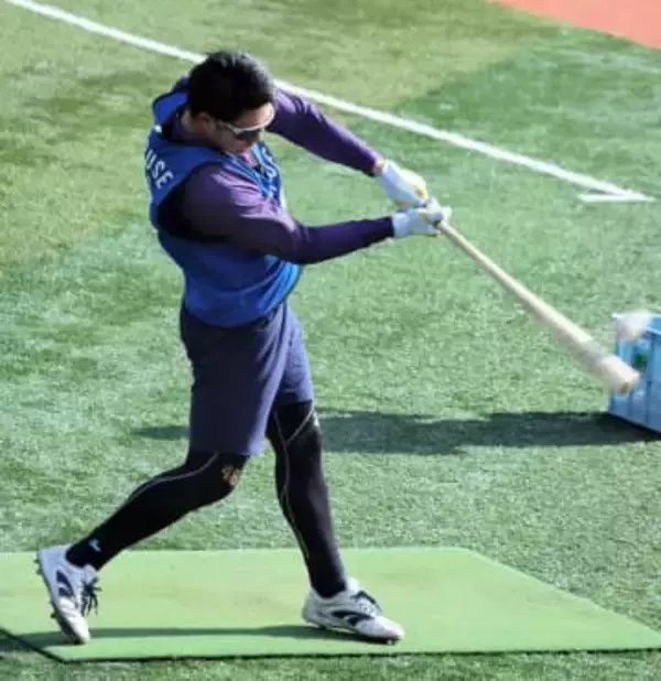 【DeNA】新人自主トレ、屋外での打撃練習を本格化　ドラ5・成瀬「どんどん出力上げたい」