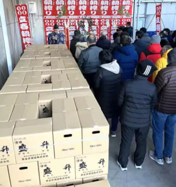 「立春」朝搾りの日本酒、特別ラベルで約2300本瓶詰め　厚木の黄金井酒造、日本名門酒会の取り組みに参加