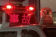 横浜の市道で死亡事故　乗用車が縁石に乗り上げ、電柱などに衝突し横転