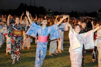 神奈川の在日米厚木基地で恒例の開放イベント　「基地に入れる貴重な機会」盆踊りなどで日米交流深める
