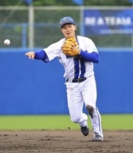 【DeNA】春季キャンプ初の紅白戦、ルーキー成瀬脩人が攻守で活躍　先発挑戦の入江大生も好投