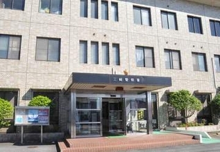 取材ヘリにライト照射、飛行中断させる　威力業務妨害の疑いで69歳の男逮捕