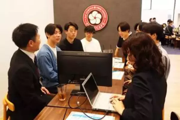 横浜国大に企業交流カフェ誕生　実情や動向に触れ、就活へ視野広げて