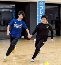 プレス工業の選手も指導、発達障害のある小学生と高校生9人がマラソン挑戦