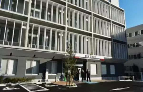 モバイルバッテリーで充電、付近から煙…厚木で火事、焼け跡から1人の遺体