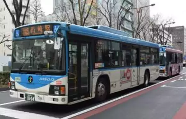 川崎市バスと接触、小2男児が頭を打ち搬送　バスは赤信号で交差点進入