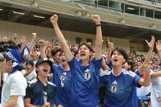 【サッカーW杯北中米3カ国大会】横浜・日産スタジアムの日本対チュニジア戦PVにファン集結　日本先制で喜び爆発