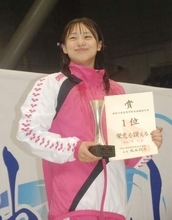 【神奈川県高校総体】競泳　女子200m背泳ぎで日大藤沢の1年生・門間椎南が優勝