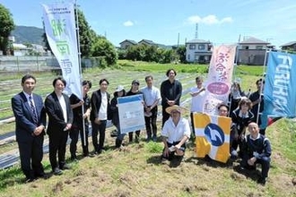 CO2削減へ「スーパーフード」のモリンガ、開成で普及プロジェクト　吸収量はスギの16倍、目標は全町民の1年分