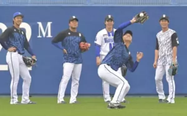 【2026春季キャンプ】DeNA、強風で大半が室内練習に　投手陣は中川虎や吉野らブルペン入り