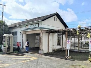 御殿場線の「ひょうたん駅」上大井駅舎　リニューアル3カ月遅れ　大井町「年度内の完成目指す」
