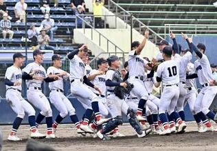 【高校野球　秋季関東大会】横浜、2年ぶり5度目の頂点　10ー6で健大高崎下す　脇山が5回に勝ち越し3ラン