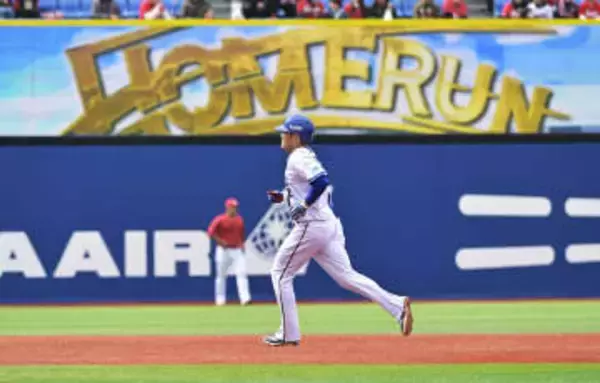 【DeNA】筒香嘉智がオープン戦初アーチ、広島・森下の直球を逆方向に　相川監督称賛の一打