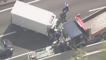 八木山バイパスが全面通行止め　ダンプとトラック正面衝突　トラックの男性死亡