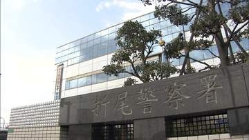 高齢女性が運転する車がT字路先の擁壁に激突　出血性ショックで死亡