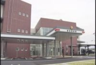 「納得できない」“酒気帯び運転”で街頭に衝突　医師を逮捕