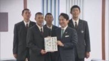 センバツ甲子園出場へ九国大付属ナイン　北九州市長に「一戦必勝」誓う