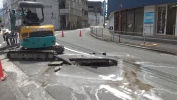 車４台被害の北九州市道路陥没事故　原因は「水路の老朽化」
