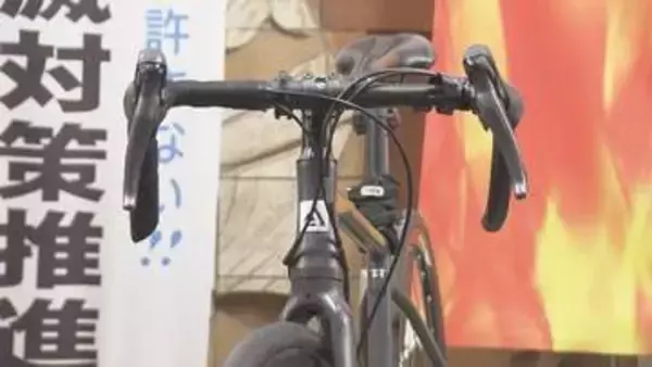 男子高校生の自転車にはねられ５４歳男性が意識不明