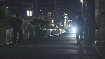歩行者がバイクと自転車と衝突、その後自転車とも…80代女性意識なし