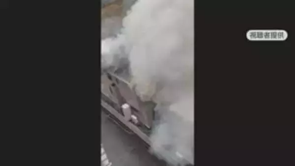 【速報】粕屋町で２階建て住宅火災　消火活動続く　住人女性と連絡取れず