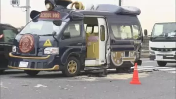 幼稚園バスと普通乗用車が事故　園児９人含む１２人搬送