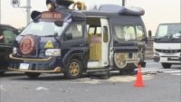 幼稚園バスと普通乗用車が事故　園児９人含む１２人搬送