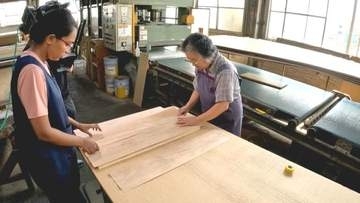 職人泣かせの木が生まれ変わる　家具の町の職人が挑む新商品