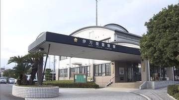 「時間がない」検問拒否し車内にこもる…窓割って22歳女を逮捕　呼気検査拒否の疑い