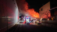 福島市で建物火災　激しい炎が上がる　火事の通報から約５時間後に火は消し止められる
