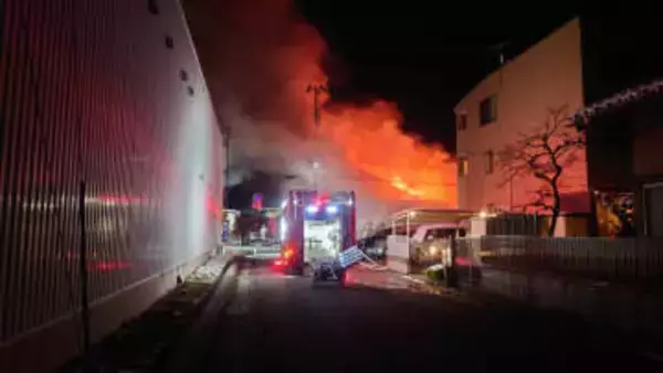 福島市で建物火災　激しい炎が上がる　火事の通報から約５時間後に火は消し止められる