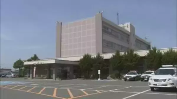 「空ぶかし走行」との110番通報…パトカーの追跡逃れたバイクと普通乗用車が衝突（福島）