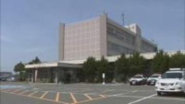 「空ぶかし走行」との110番通報…パトカーの追跡逃れたバイクと普通乗用車が衝突（福島）