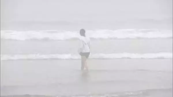 原発の影響など受けた富岡海水浴場が25年ぶりに海開き 地元住民ら楽しむ
