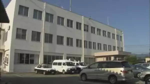 飲食店で20代女性の体を触り首に全治3週間のけがをさせた疑い　喜多方市の男2人を逮捕（福島）